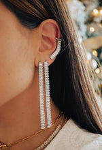 Load image into Gallery viewer, Glam ear cuff 💧
