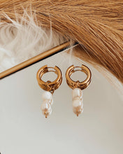 Load image into Gallery viewer, Double pretty Earrings💧
